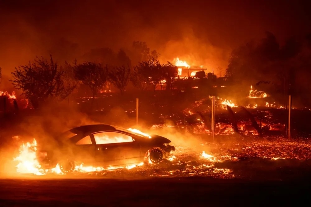 Nhân chứng cháy rừng ở California: "Ngọn lửa như nuốt chửng chúng tôi"