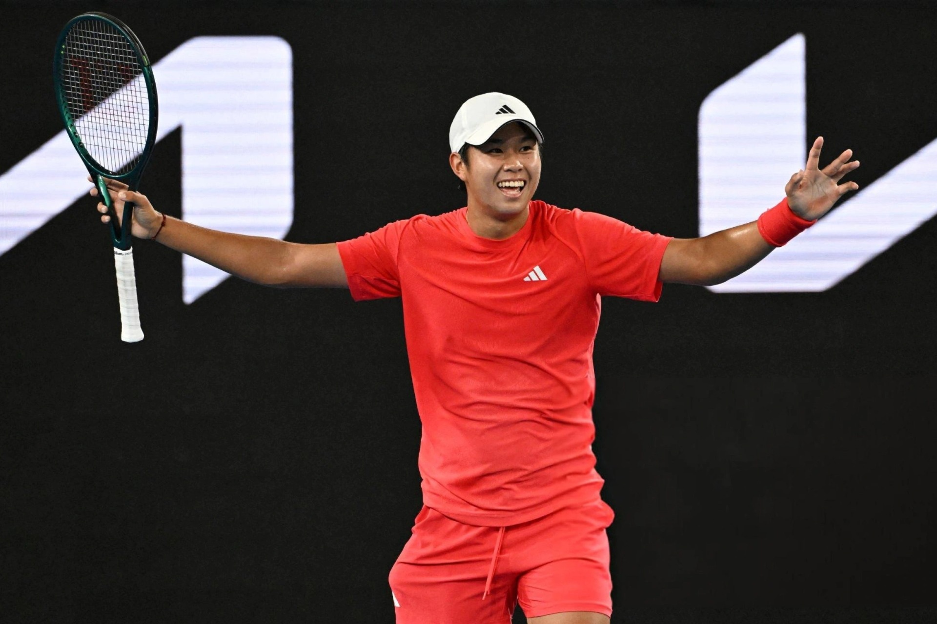 Daniil Medvedev thua sốc tay vợt 19 tuổi tại Australian Open