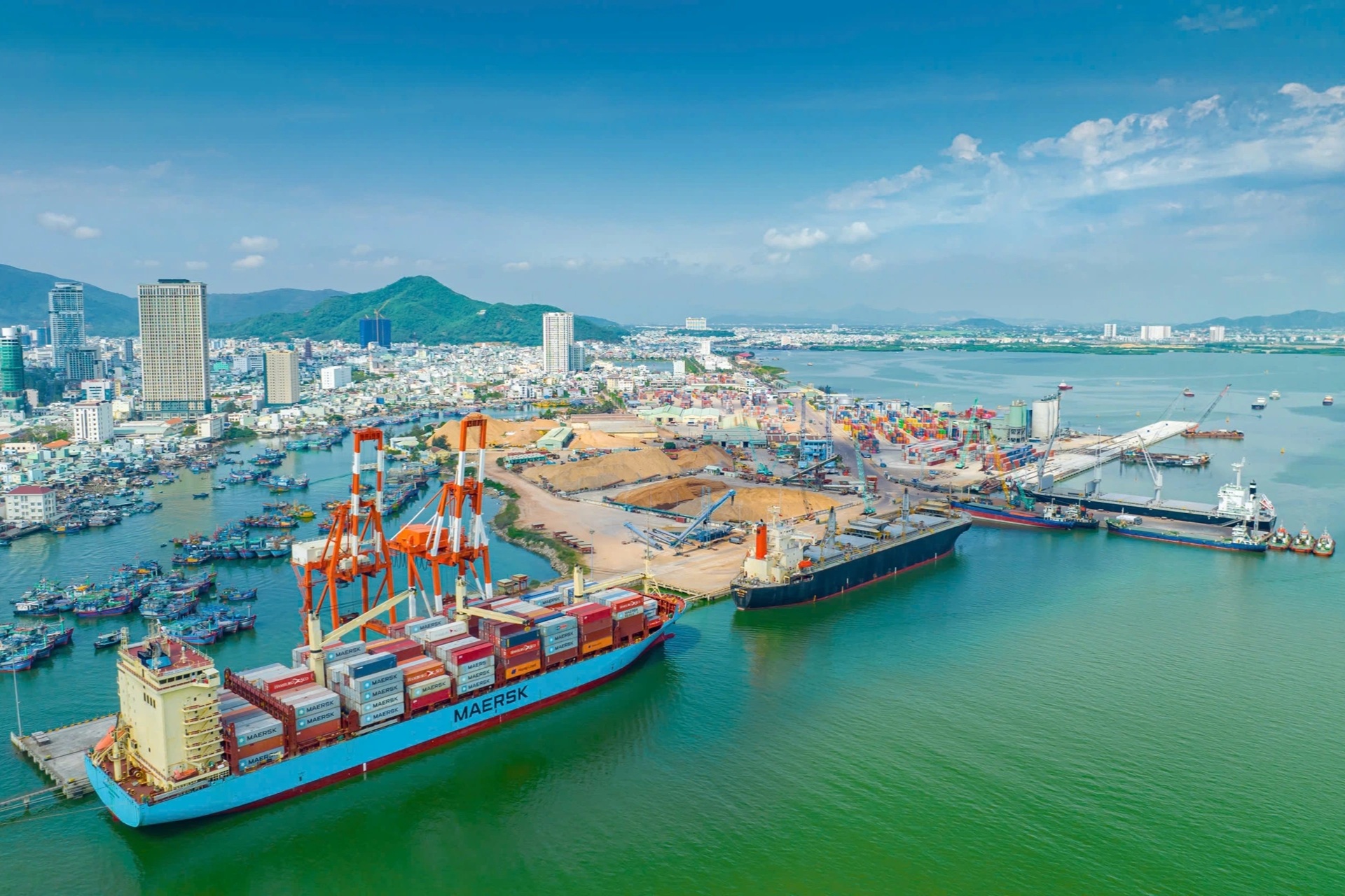 Nhà đầu tư kiến nghị Bình Định đầu tư cảng nước sâu, sân bay quốc tế