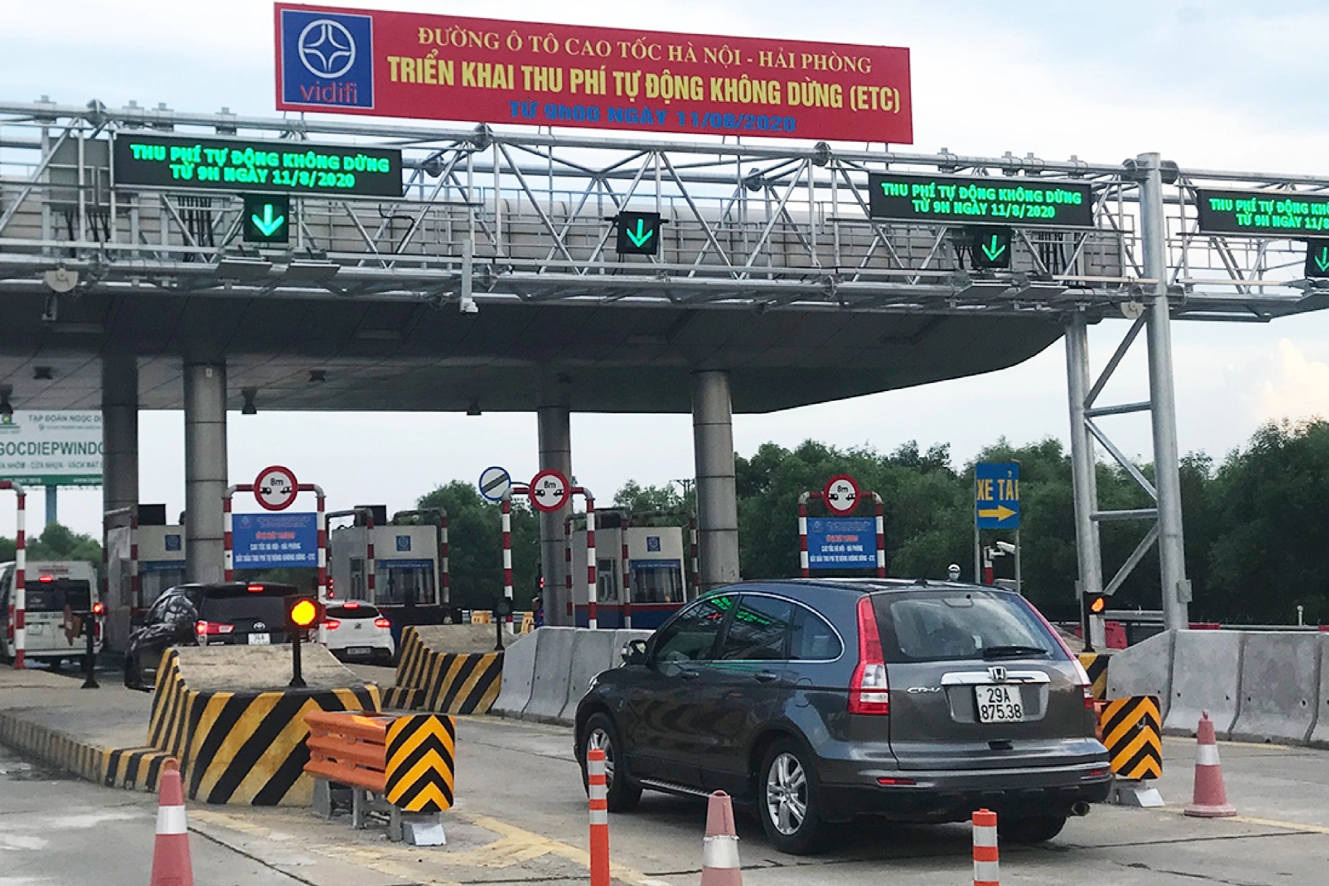 Quy định về gắn thẻ ETC trên ô tô khi đi vào cao tốc