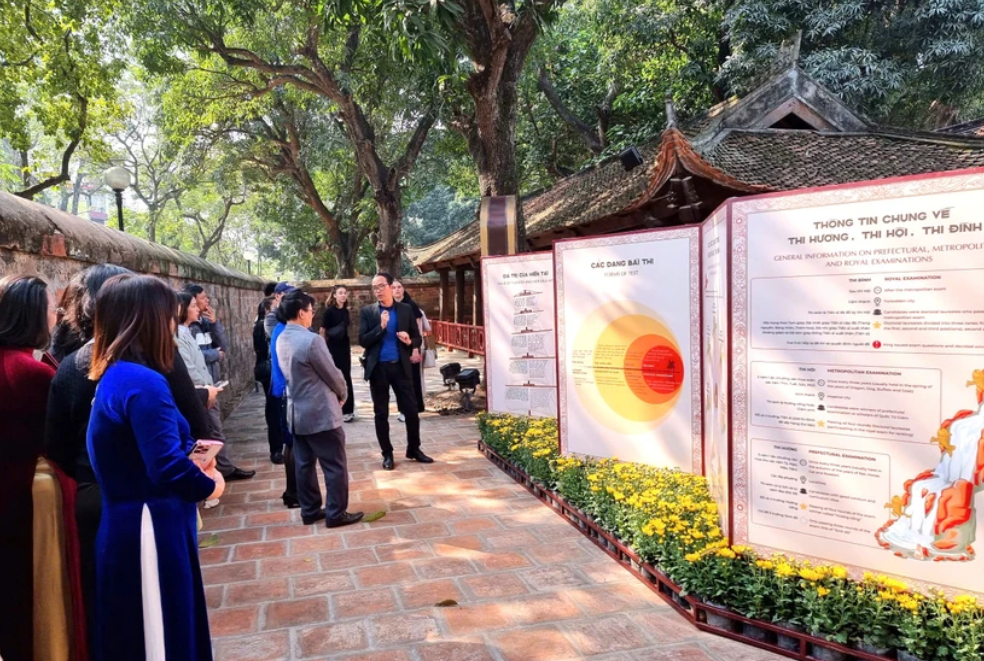 Đến Văn Miếu - Quốc Tử Giám dịp Tết Nguyên đán, nghe bia đá "kể chuyện"