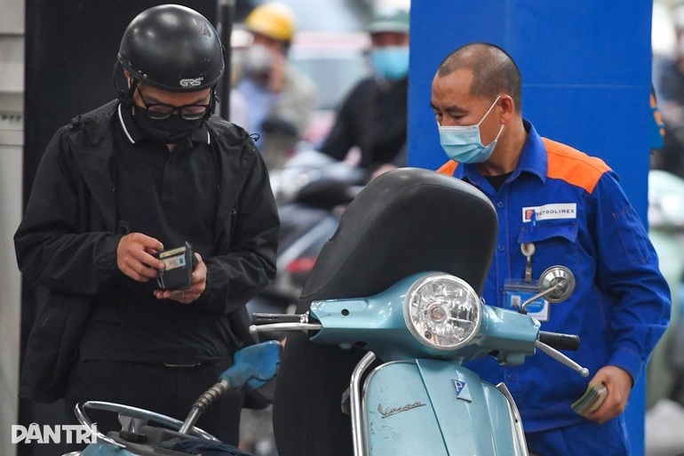 Giá xăng dầu tăng cao, Hà Nội ra loạt biện pháp ứng phó