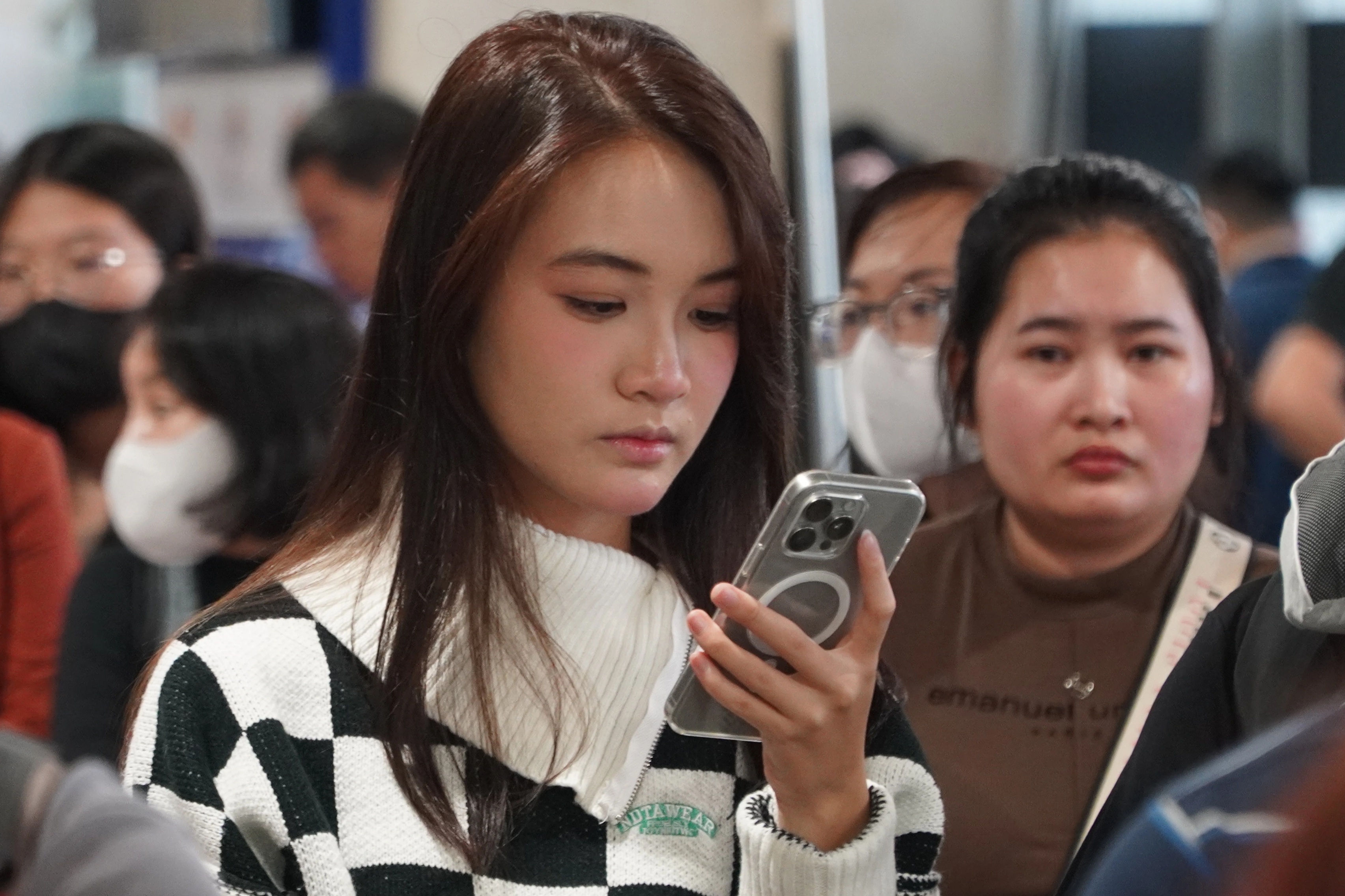 Người dân đến sân bay Tân Sơn Nhất sớm 4 giờ vì sợ trễ chuyến về đón Tết