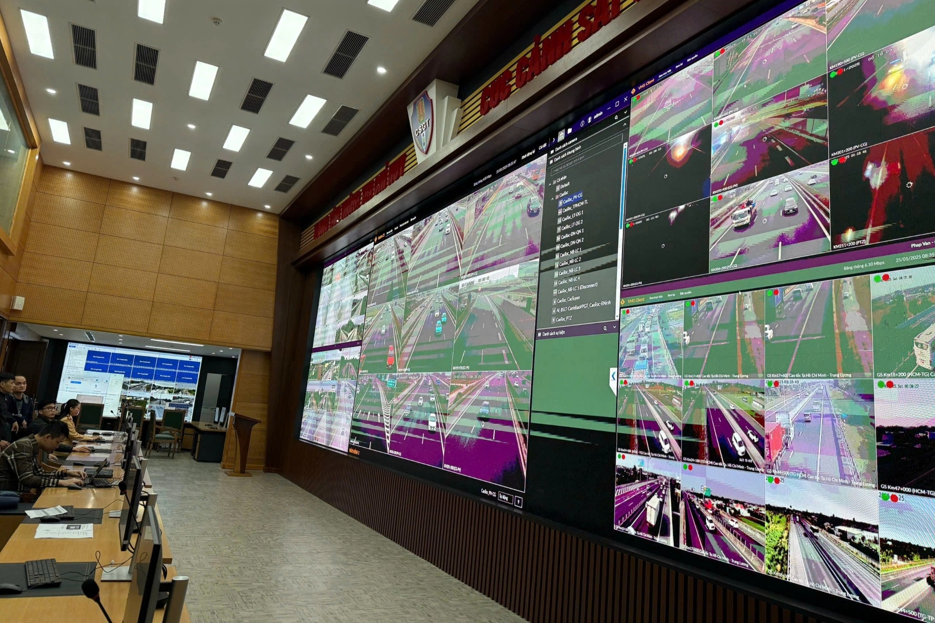 "Mắt thần" hỗ trợ CSGT điều tiết giao thông ngày cận Tết