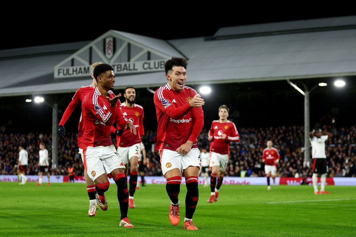 Lisandro Martinez lập công, Man Utd may mắn thắng Fulham