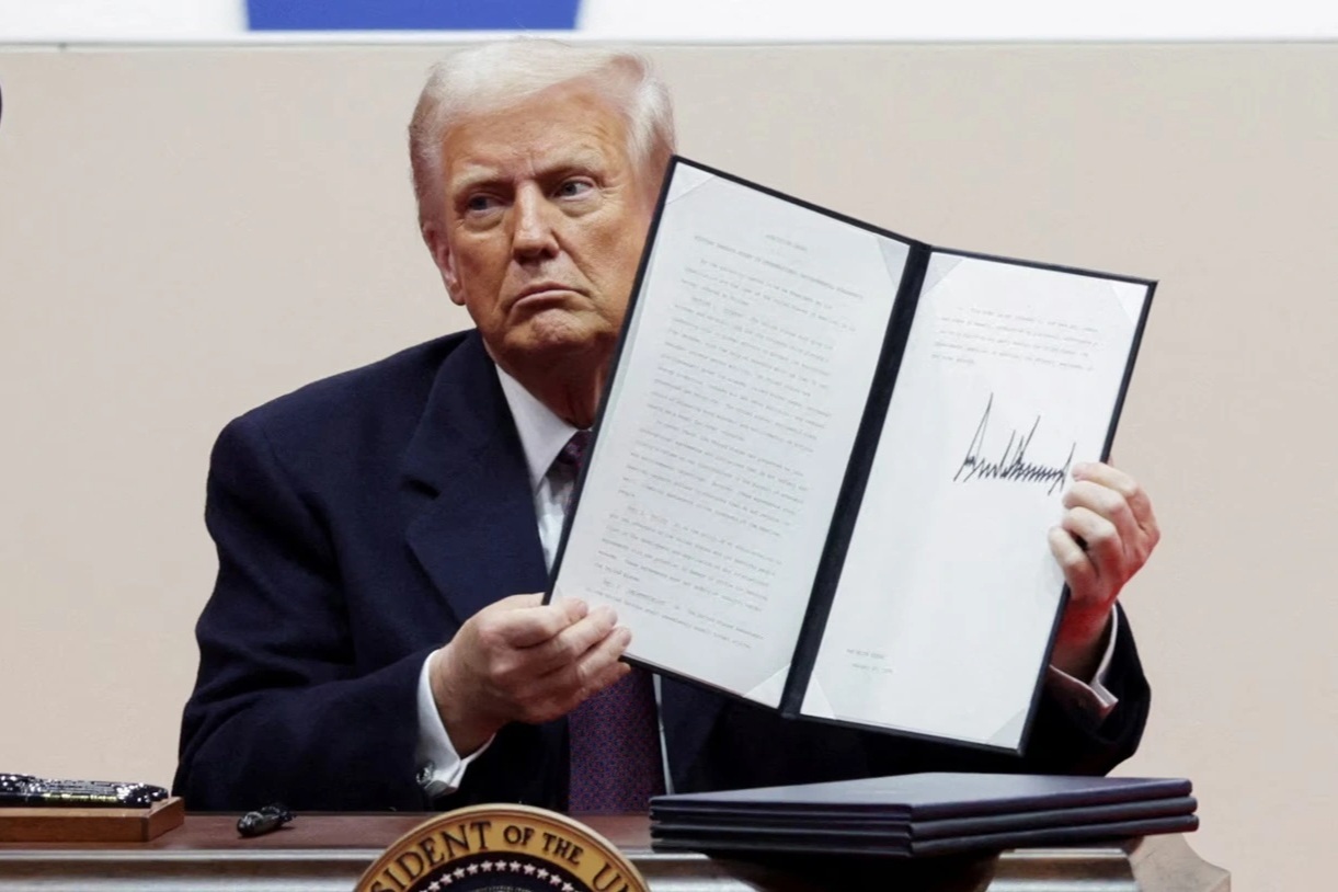 Ông Trump đối mặt các vụ kiện sau loạt sắc lệnh hành pháp