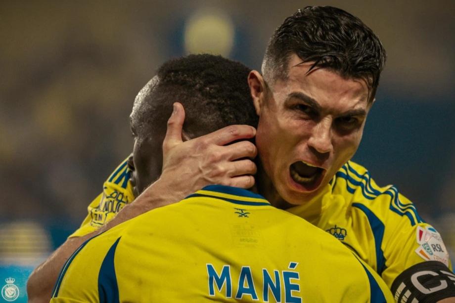 Ronaldo chạm mốc 920 bàn thắng trong sự nghiệp