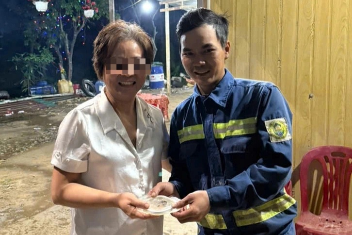 Tìm lại nhẫn kim cương bị vùi lấp trong bãi rác ở Đà Nẵng