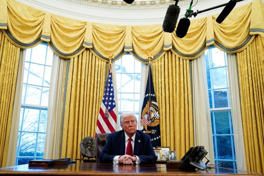 Ông Trump đổ lỗi cho người tiền nhiệm sau vụ 2 máy bay đâm nhau