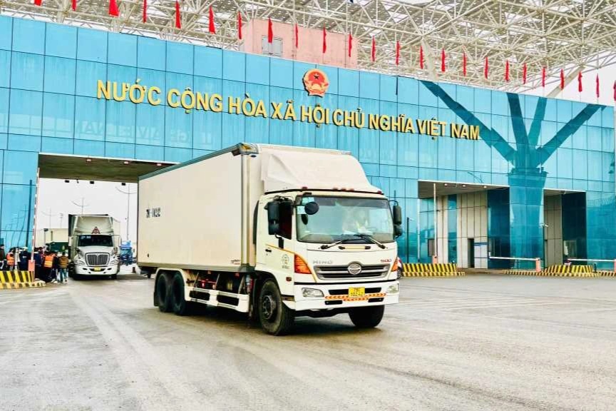 Hơn 750 tấn hàng hóa được xuất khẩu tại Cửa khẩu cầu Bắc Luân II