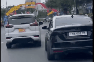 Truy tìm tài xế ô tô nẹt pô, lạng lách, tạt đầu xe khách ở Nha Trang