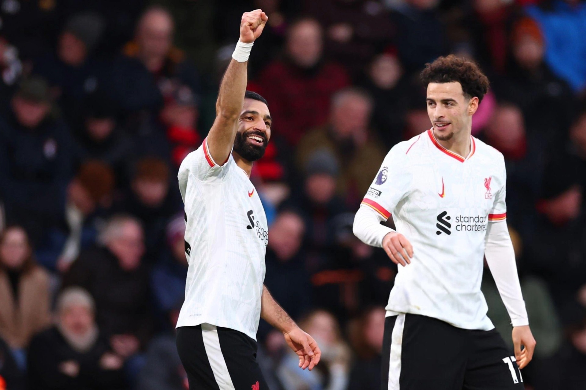 Salah tỏa sáng, Liverpool tăng khoảng cách với Arsenal lên 9 điểm