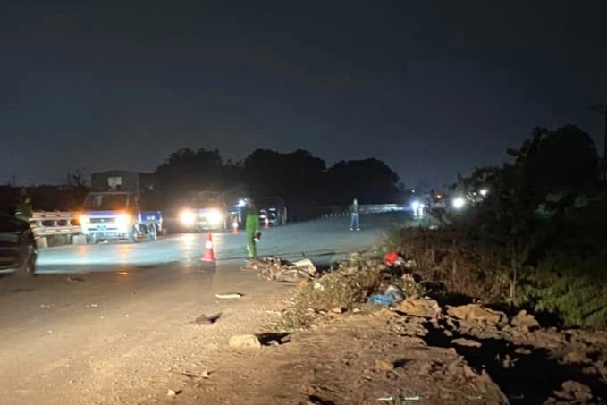 Ba học sinh lớp 8 đi xe máy gặp tai nạn, một em tử vong