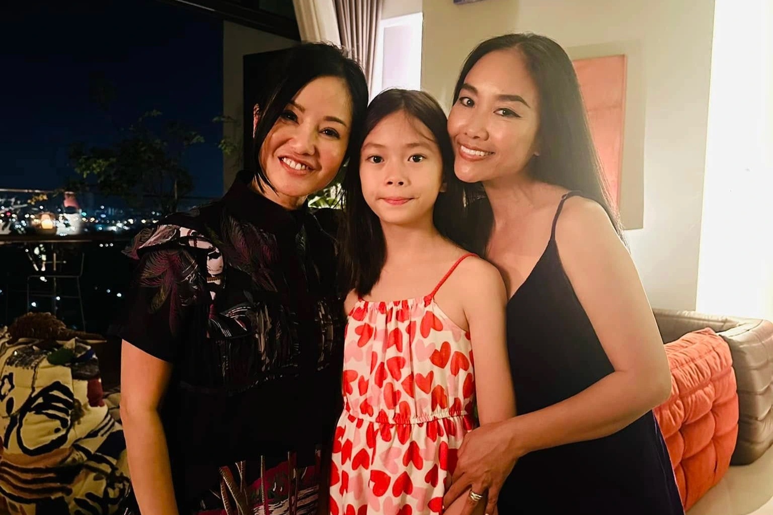 Sức khỏe của diva Hồng Nhung ra sao sau khi điều trị ung thư tại Singapore?