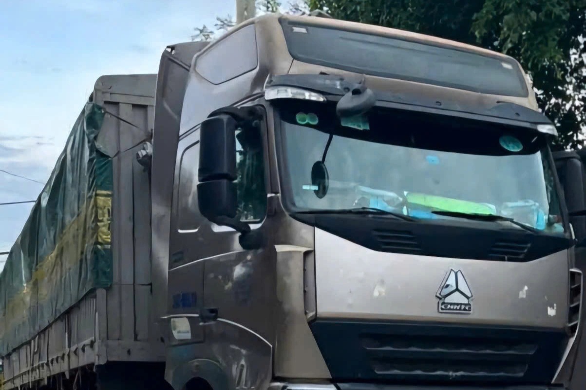 Trả 26 cây gỗ giáng hương bất hợp pháp, 3 cán bộ kiểm lâm bị kỷ luật