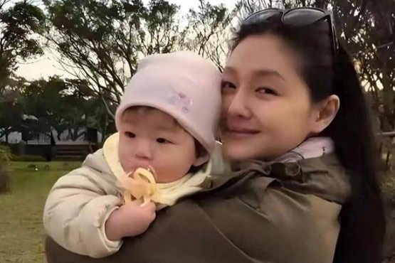 Tấm lòng người mẹ của Từ Hy Viên dành cho 2 con