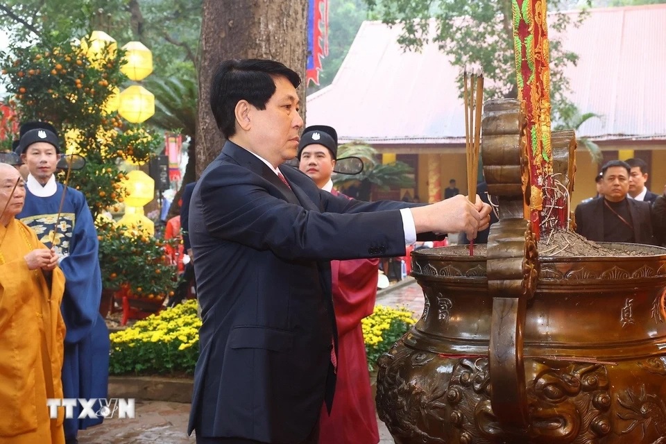 Chủ tịch nước Lương Cường chủ trì Lễ dâng hương tại Hoàng thành Thăng Long