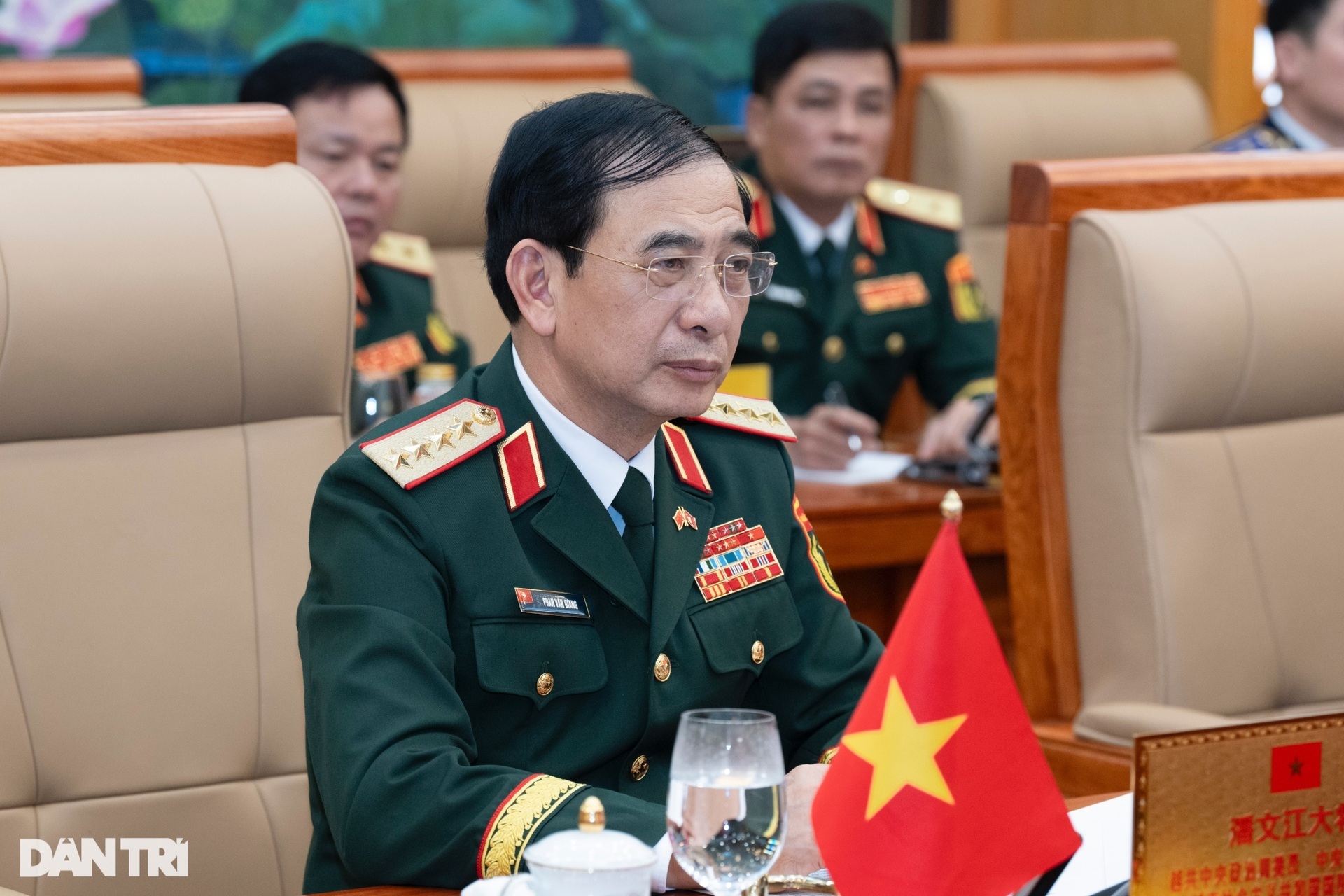 Đại tướng Phan Văn Giang điện đàm với Bộ trưởng Quốc phòng Mỹ