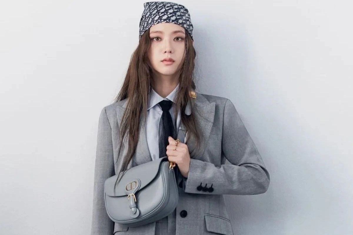 Chiếc túi xách mang tên cún cưng của Christian Dior có gì đặc biệt?