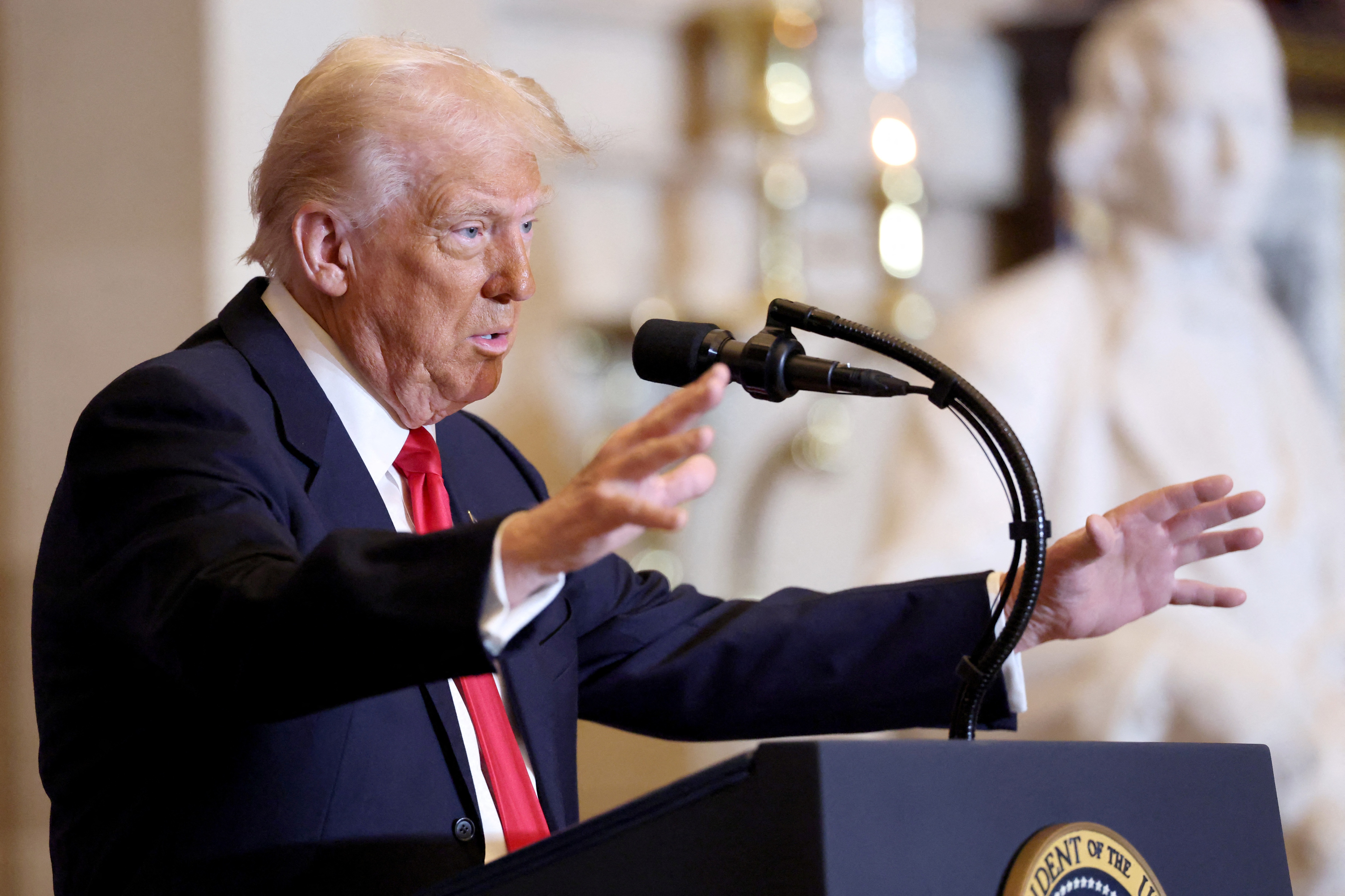 Ông Trump cảnh báo nguy cơ "vụ bê bối lớn nhất lịch sử"