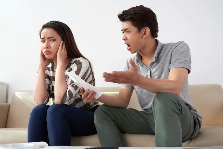 Tôi bất lực khi vợ luôn tìm mọi cách để... mua vàng