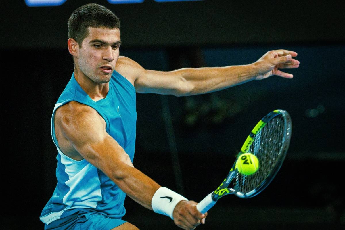 Alcaraz tiến vào bán kết, nhiều ngôi sao bị loại ở Rotterdam Open
