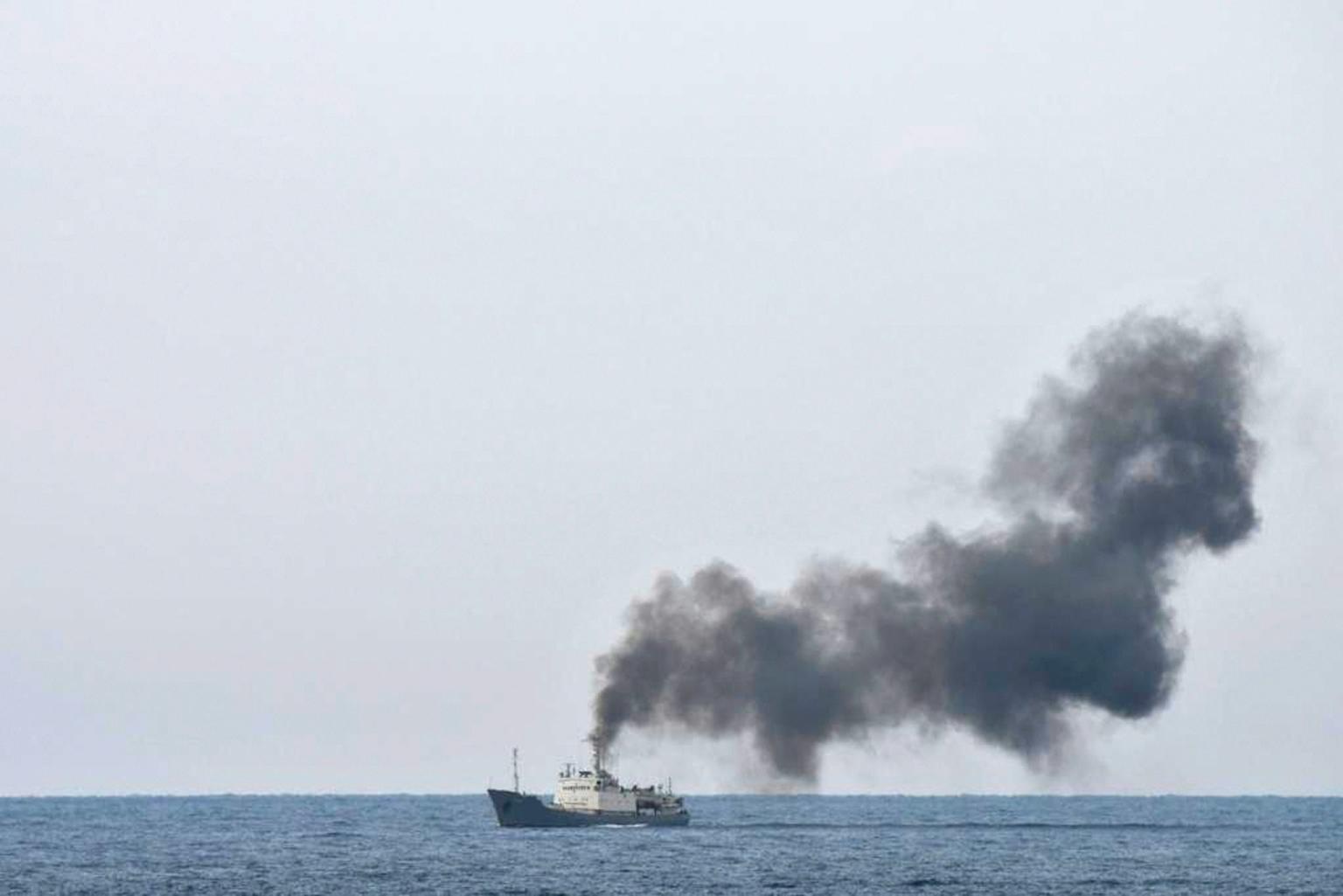 Tàu do thám Nga cháy ở bờ biển Syria: NATO thu được liên lạc vô tuyến