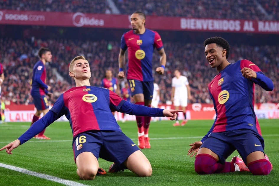Thắng đậm Sevilla, Barcelona gây áp lực lên Real Madrid