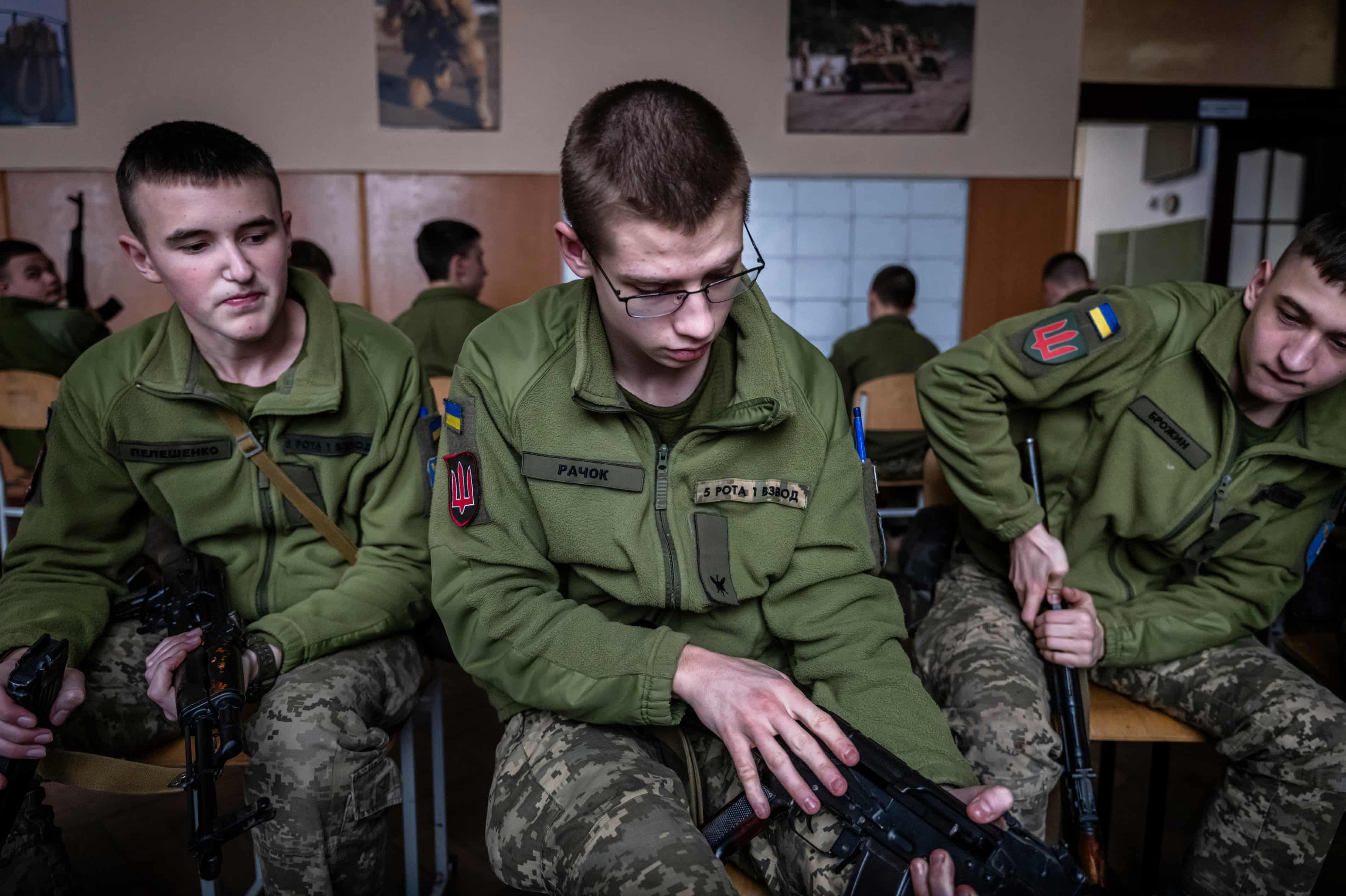 Ukraine đào tạo lính chiến từ thiếu sinh quân: Sẵn sàng ra trận