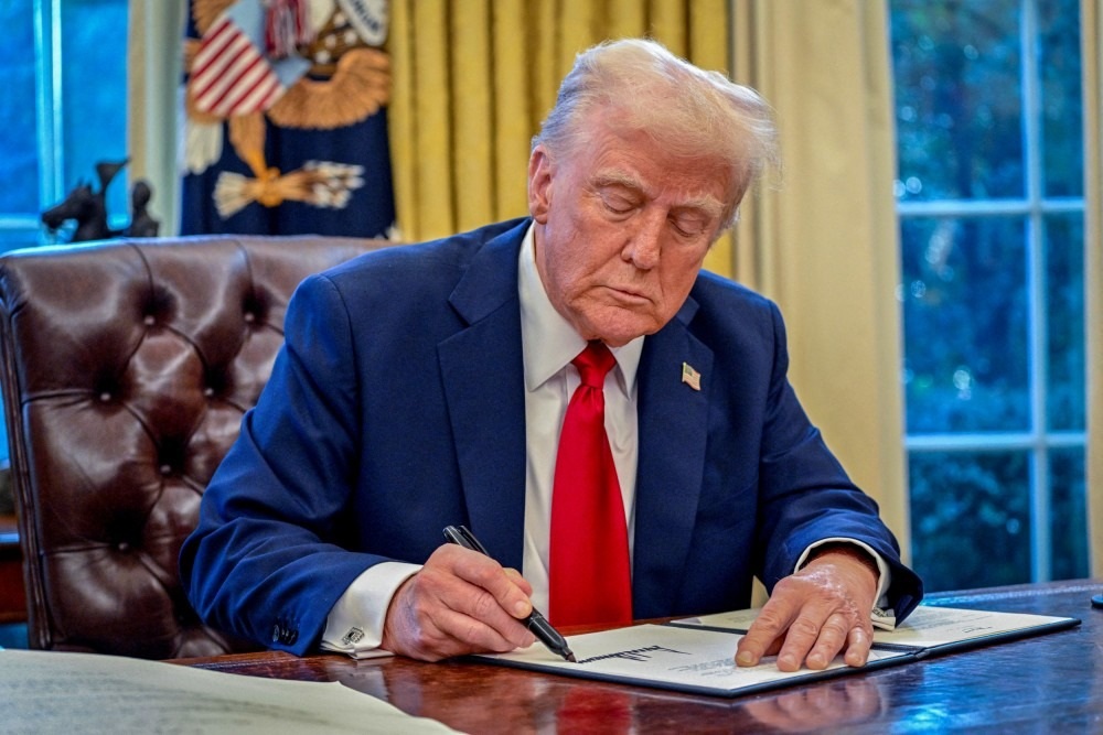 Trung Quốc đáp trả cứng rắn lệnh hạn chế đầu tư của ông Trump