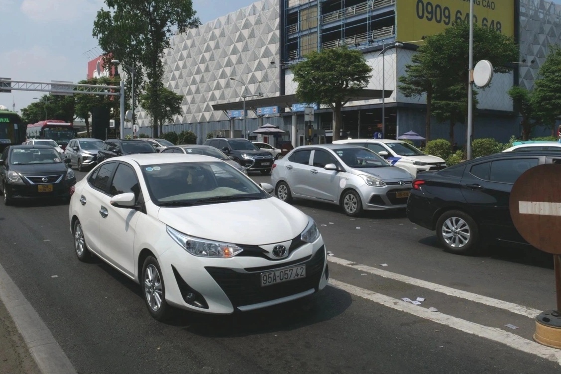 Thực hư chuyện tài xế bị trừ tiền 2 lần khi qua sân bay Tân Sơn Nhất