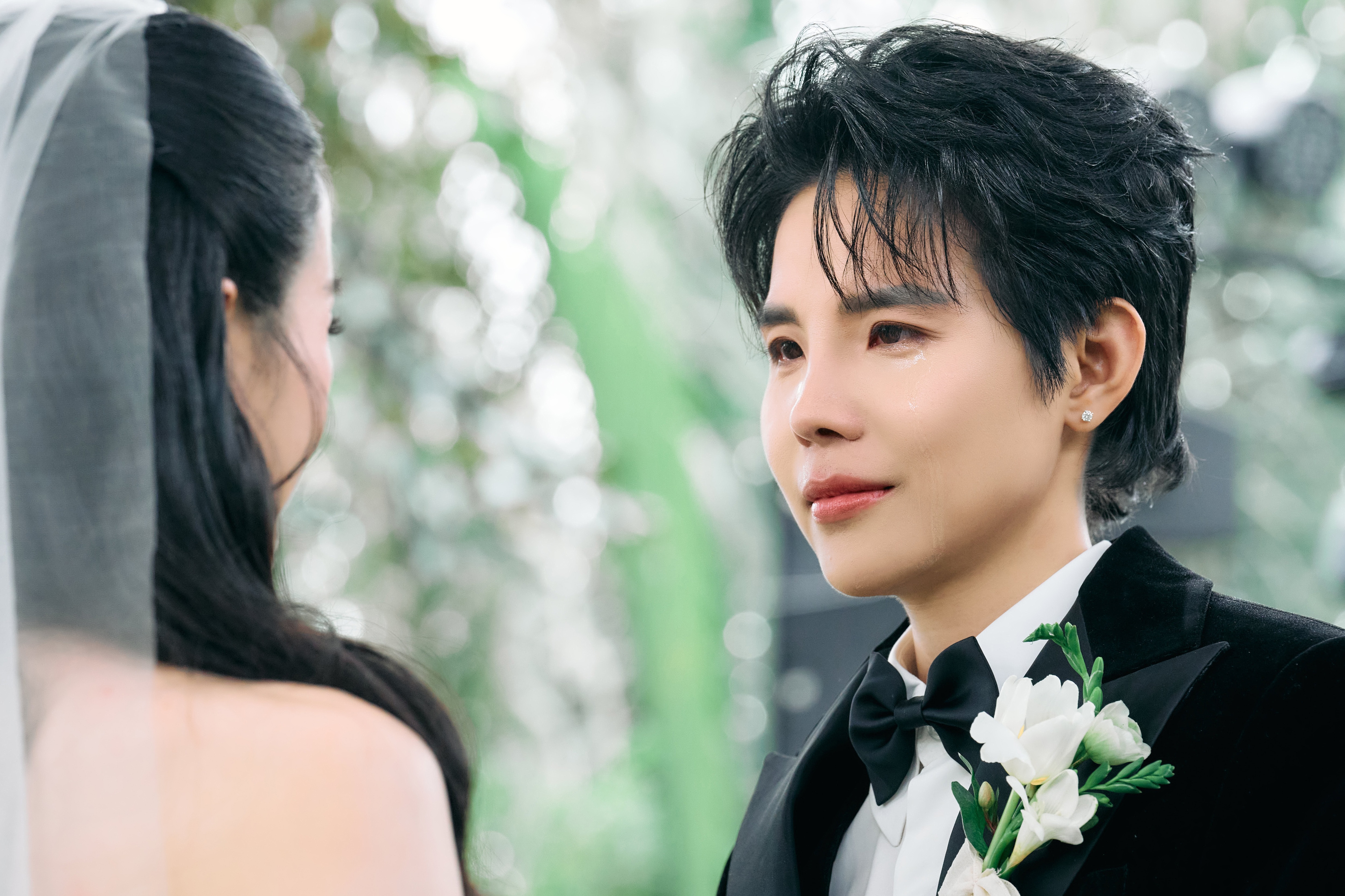 Vũ Cát Tường rơi nước mắt, nhắn nhủ ngọt ngào đến bạn đời tại lễ thành đôi