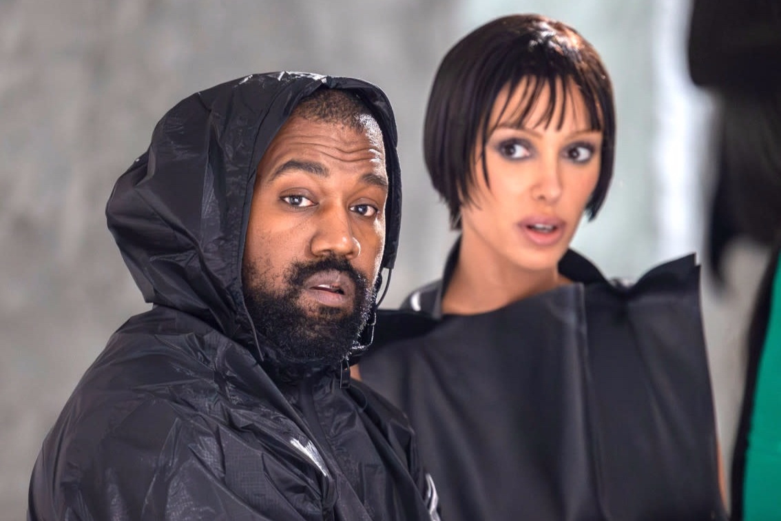 Kanye West bị loại khỏi công ty, "bay màu" tài khoản mạng xã hội