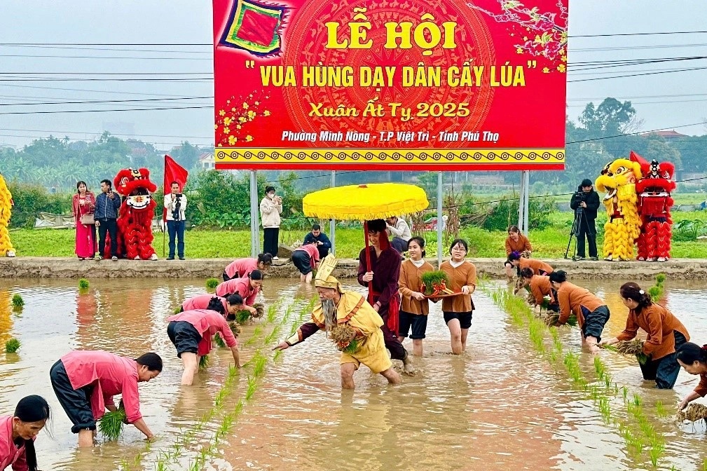 Tái hiện truyền thuyết Vua Hùng dạy dân cấy lúa