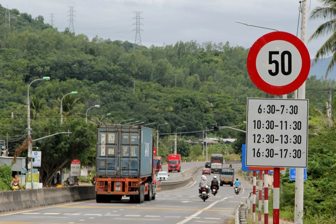 "Ma trận" biển báo giao thông (kỳ 7): Điều chỉnh kiểu "chỉ đâu đánh đó"