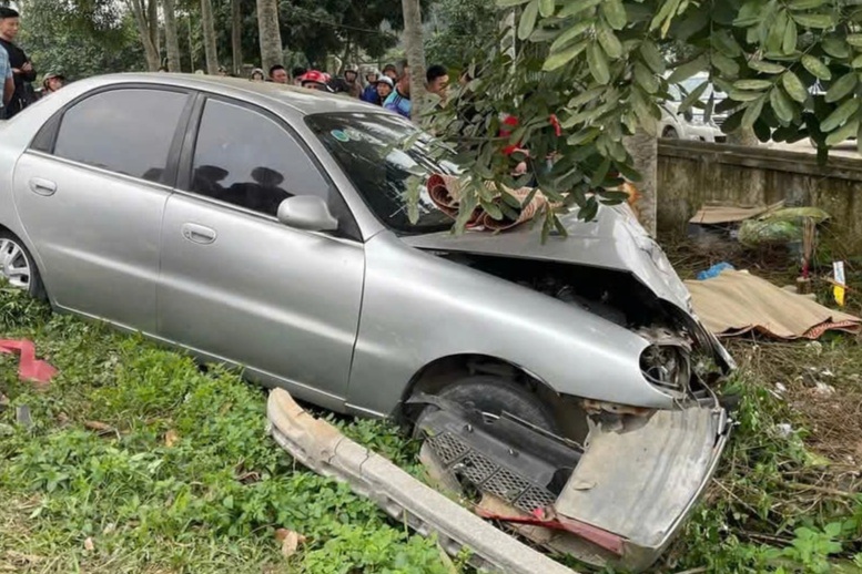 Hai bà cháu tử vong sau cú va chạm mạnh với ô tô