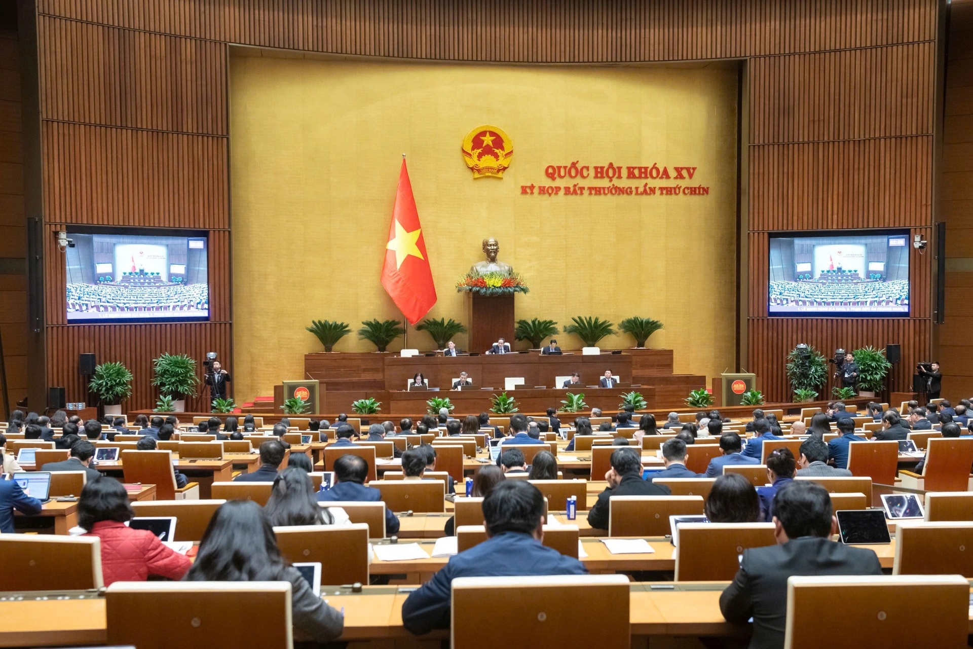 Thông qua quy định mới về tạm đình chỉ và mất quyền đại biểu Quốc hội