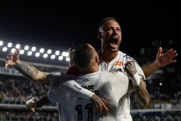 Bị chê hết thời, Neymar đáp trả bằng bàn thắng đầu tiên sau 16 tháng