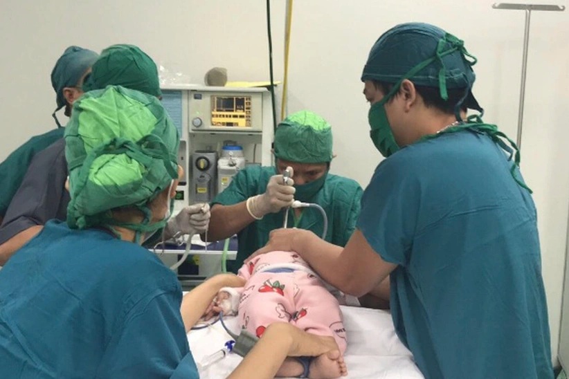 Công an điều tra cái chết bất thường của bé gái 5 tháng tuổi ở Hà Nội