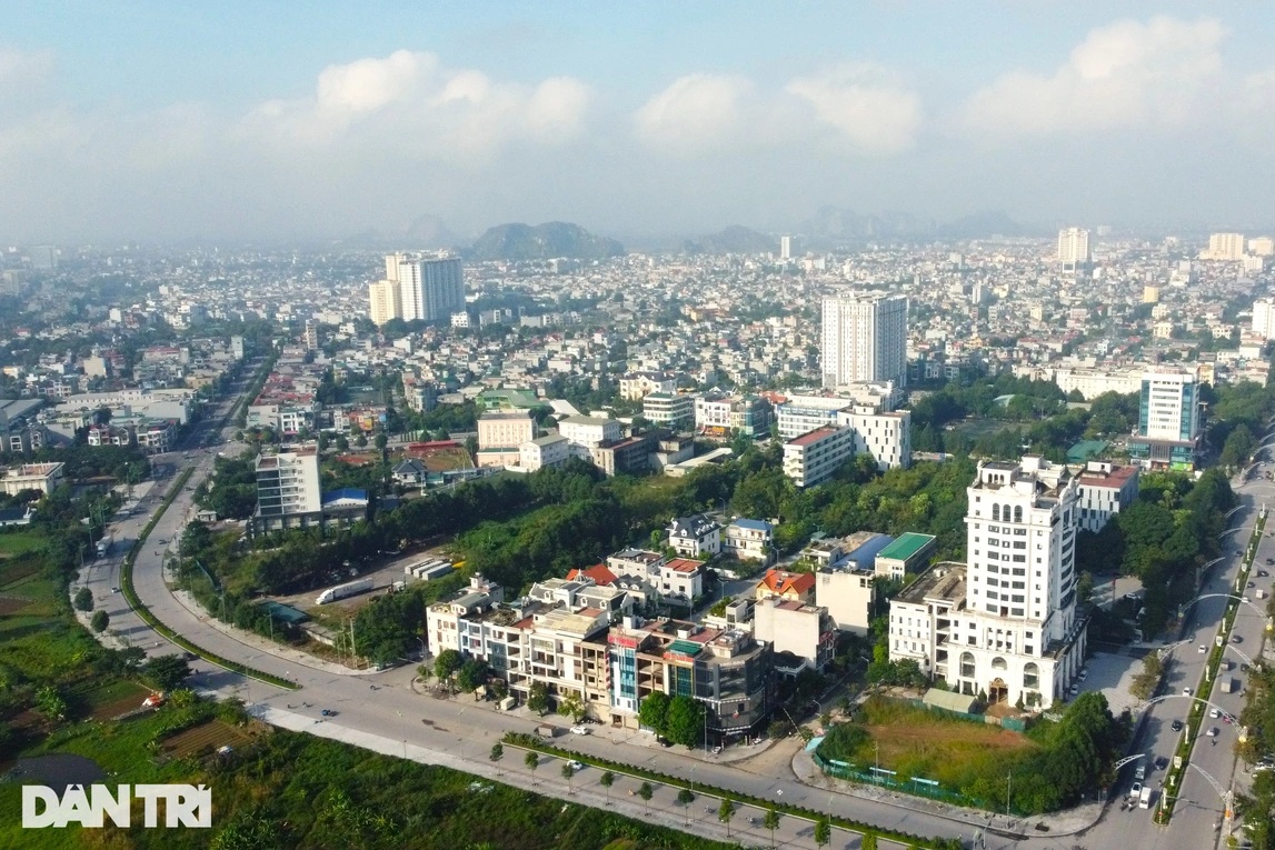 Bộ Chính trị yêu cầu nghiên cứu bỏ cấp huyện, sáp nhập một số tỉnh