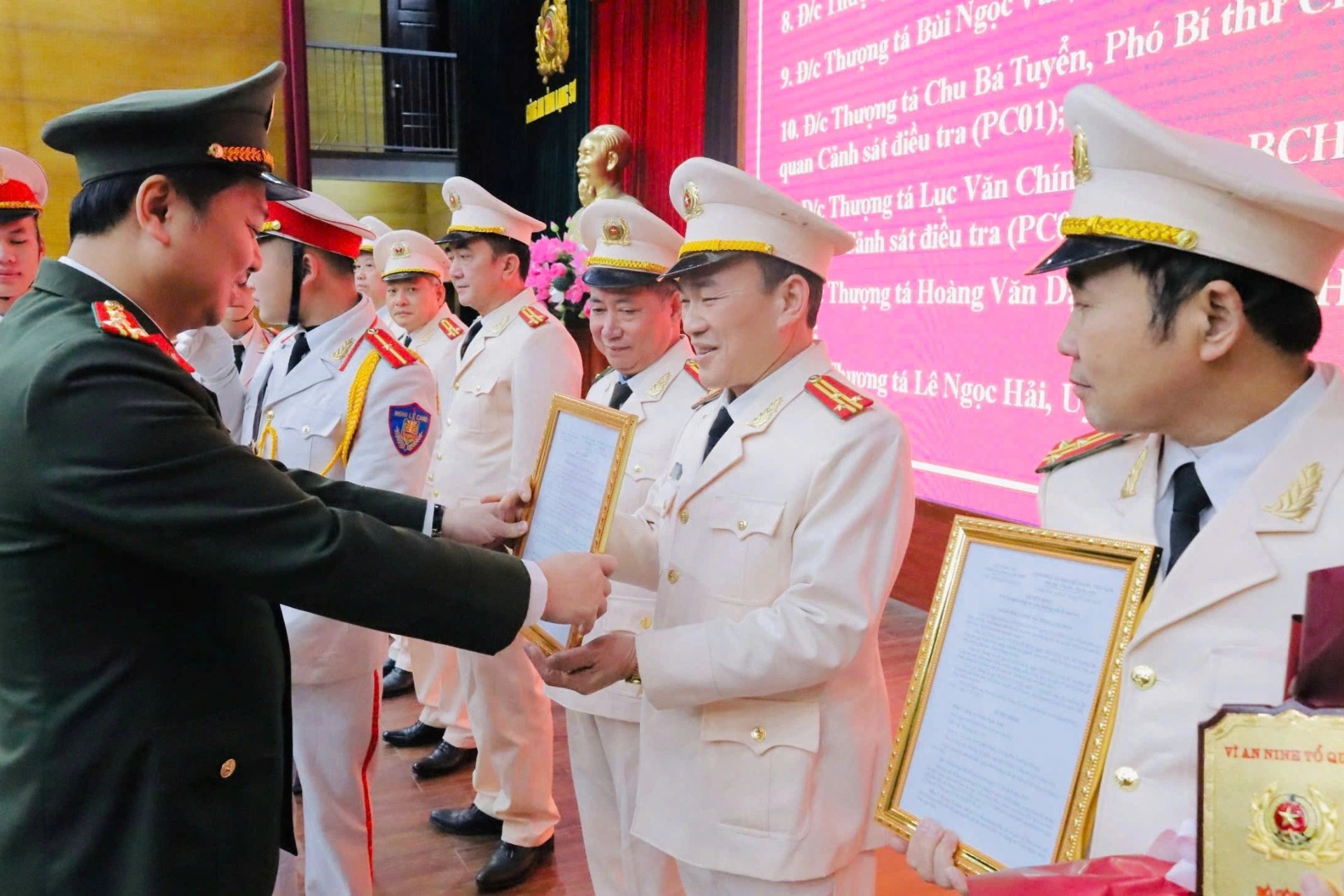 13 trưởng, phó phòng thuộc Công an tỉnh Lạng Sơn nghỉ hưu trước tuổi