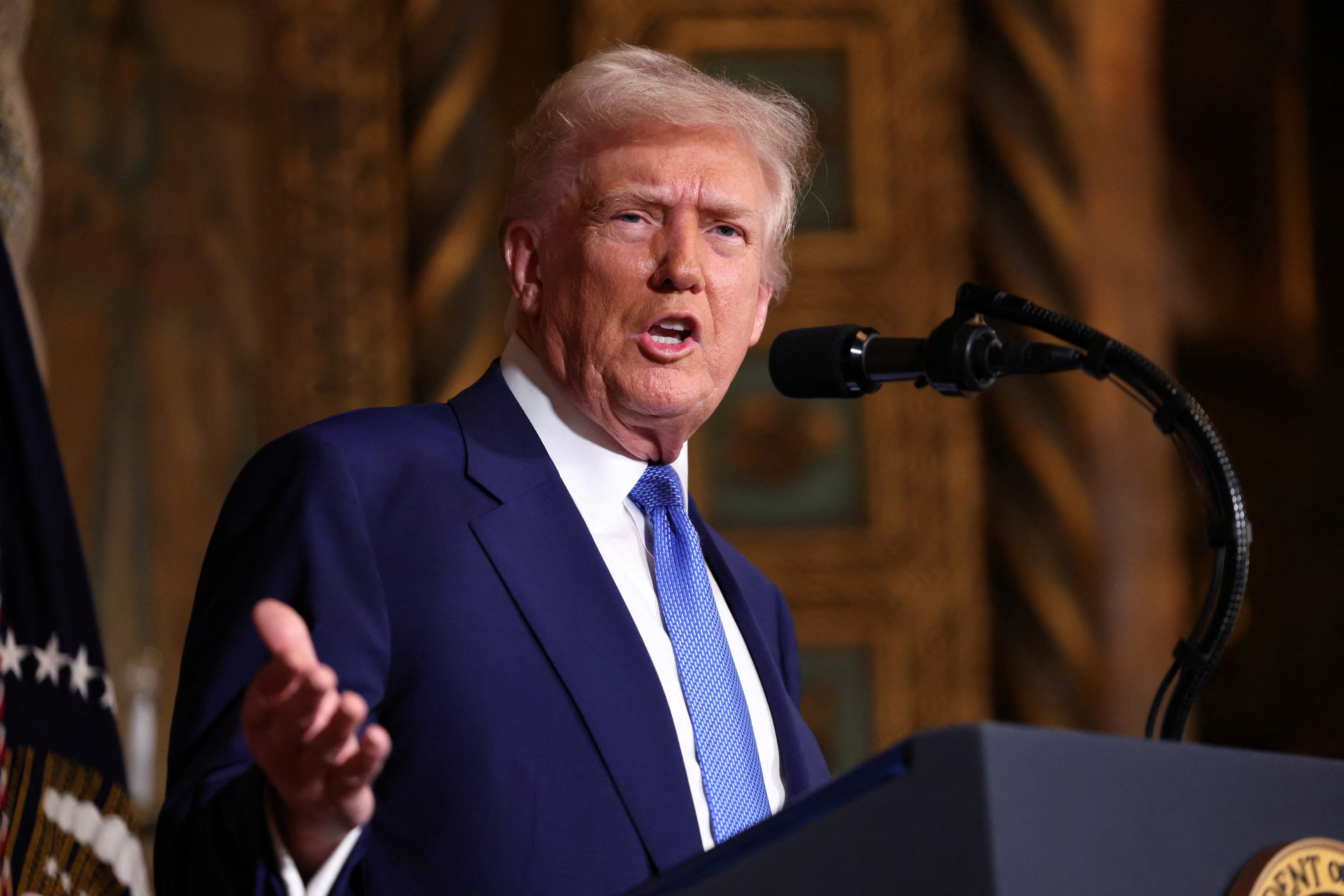 Ông Trump ra lệnh sa thải toàn bộ công tố viên liên bang thời ông Biden