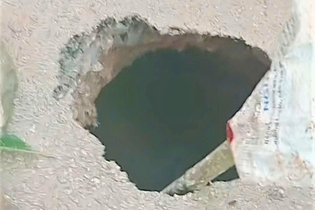 Hố "tử thần" xuất hiện giữa đường ở Hà Tĩnh