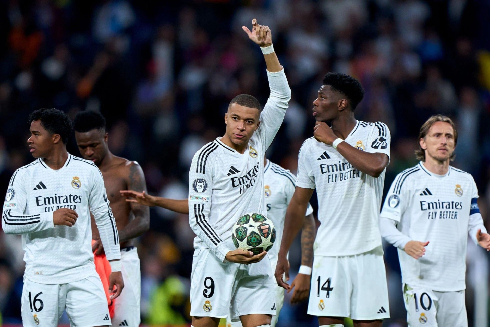 Xác định 16 đội vào vòng 1/8 Champions League 2024-25