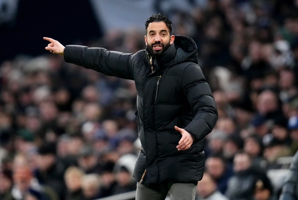 HLV Amorim cảm thấy hối hận vì quyết định dẫn dắt Man Utd