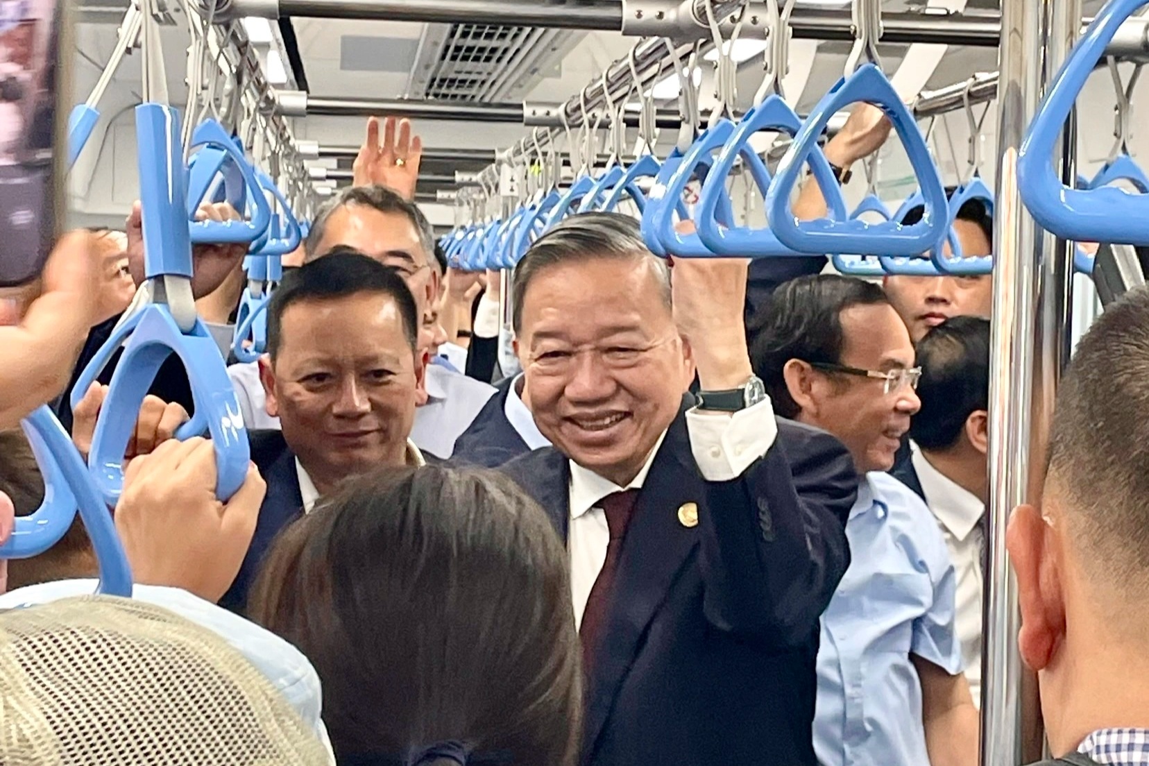 Tổng Bí thư Tô Lâm đi Metro số 1 TPHCM, trò chuyện với người dân