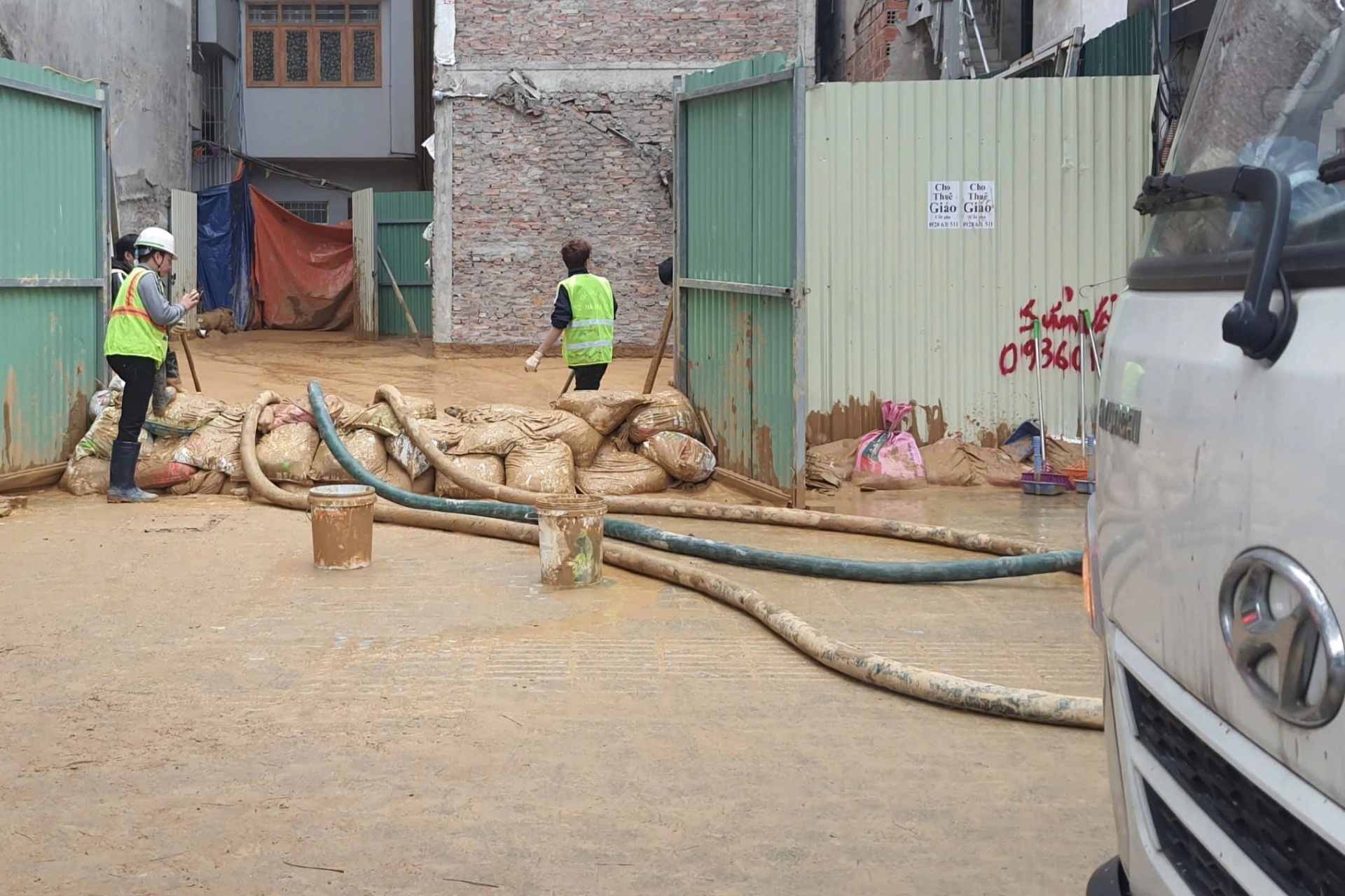 Sự cố khi đào ngầm metro: Máy đào hầm "Thần tốc" đã đi qua khu dân cư