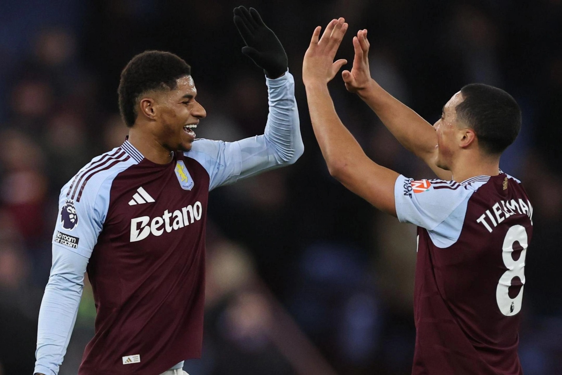Rashford tỏa sáng rực rỡ, HLV Amorim càng "nóng mặt"