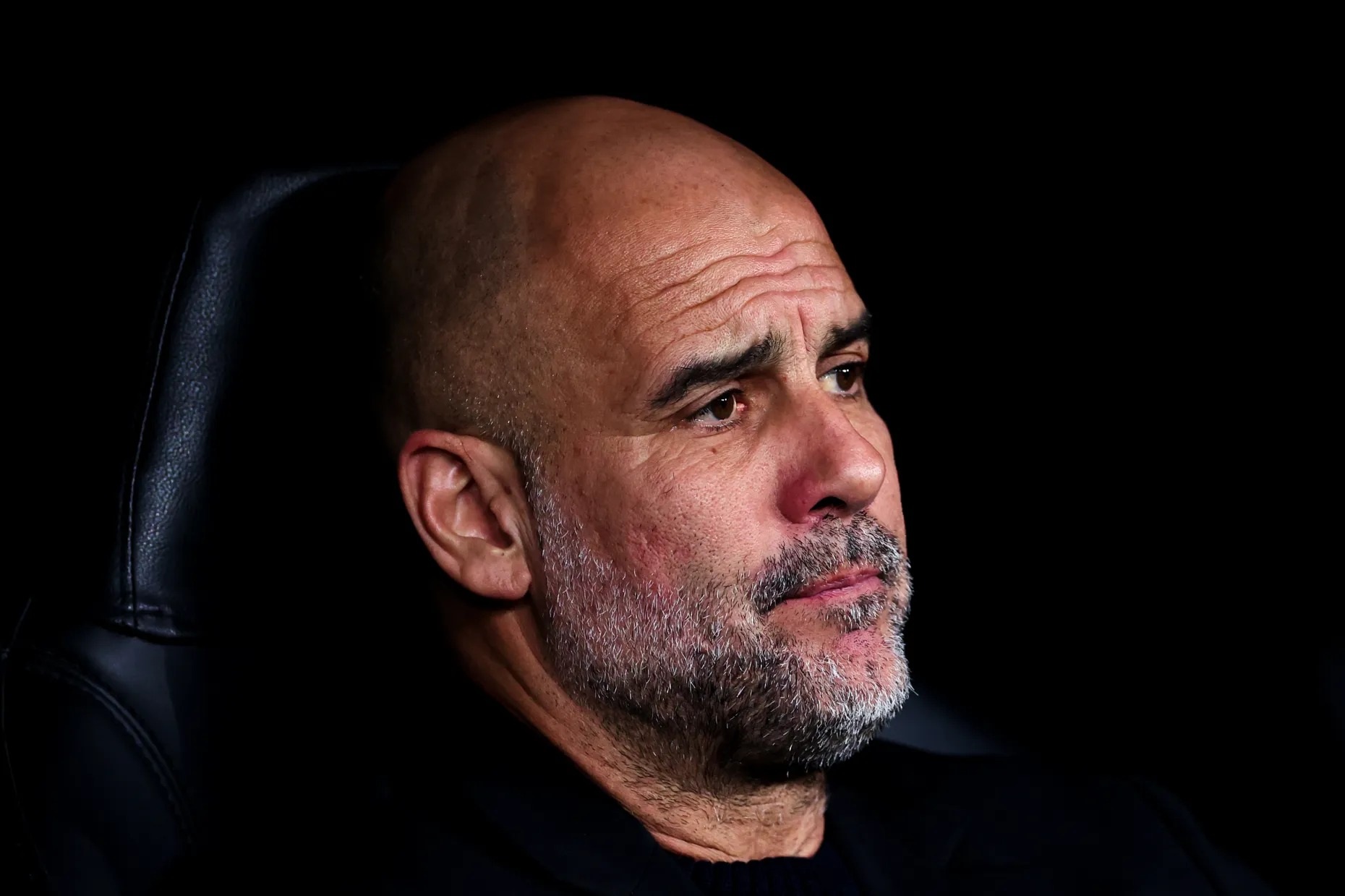 HLV Pep Guardiola thừa nhận Man City khó tranh ngôi vương với Liverpool