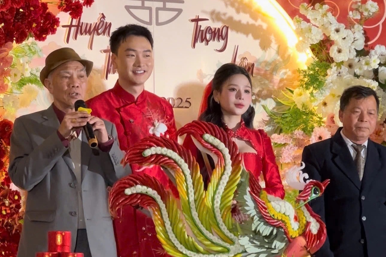 "Trai đểu" Trọng Lân cưới vợ, nhan sắc cô dâu gây bất ngờ